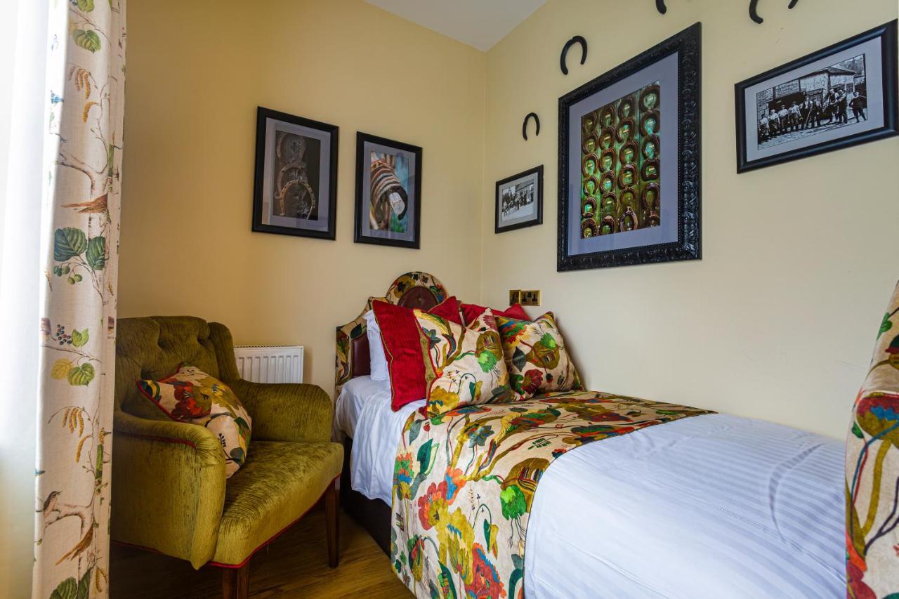 The Bell Inn, Stilton, Cambridgeshire بيتربرو المظهر الخارجي الصورة